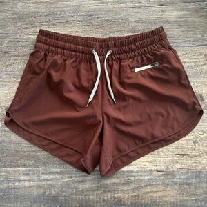 Vuori Women's Small Clementine Active Brown Short VW3004 inseam 4”
